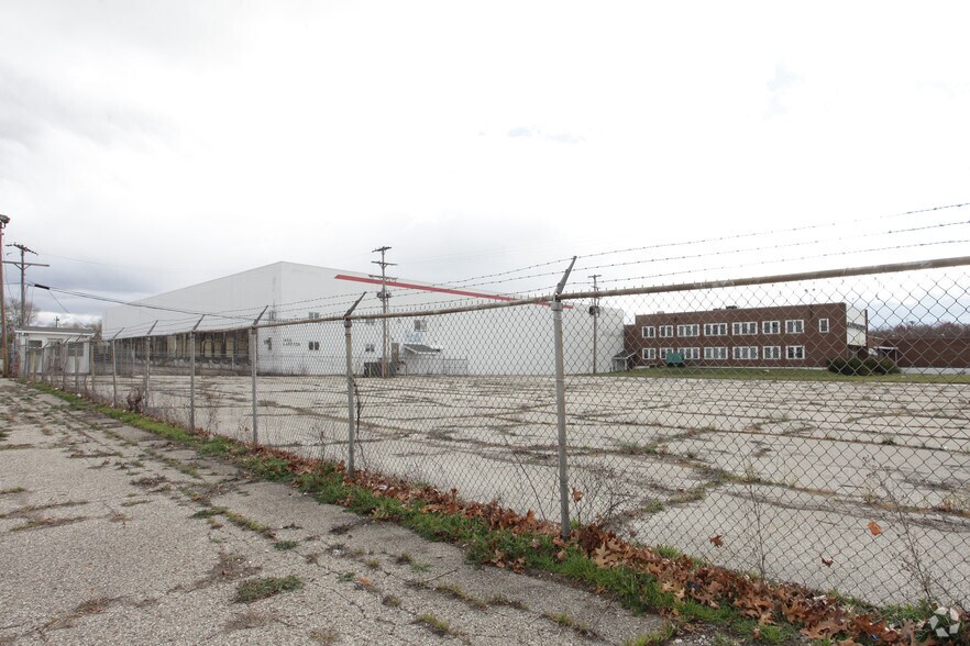 More Photos Of 1450 E Laketon Ave, Muskegon Warehouse For Lease