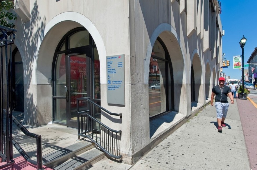 More Photos Of 3109 Bergenline Ave, Union City Bank For Lease