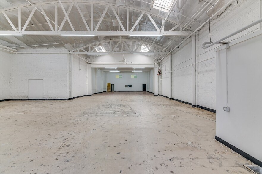 More Photos Of 2023-2043 S Santa Fe Ave, Los Angeles Unknown For Lease