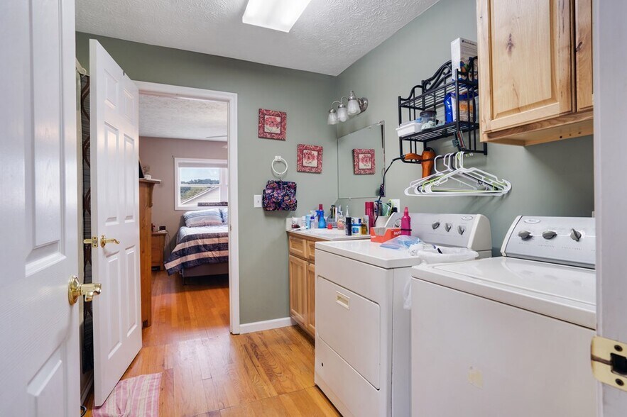 More Photos Of 6 Sanderson St, Hayesville Flex For Sale