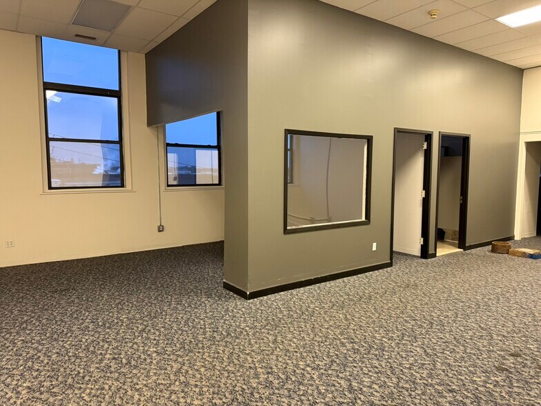 More Photos Of 114 Pearl St, Port Chester Light Distribution For Lease