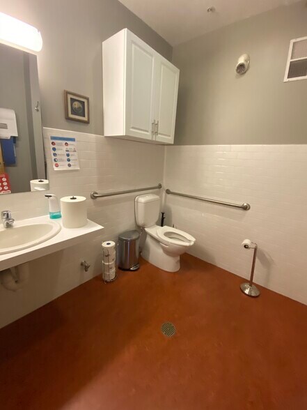 More Photos Of 15 Research Dr, Amherst Office For Sale