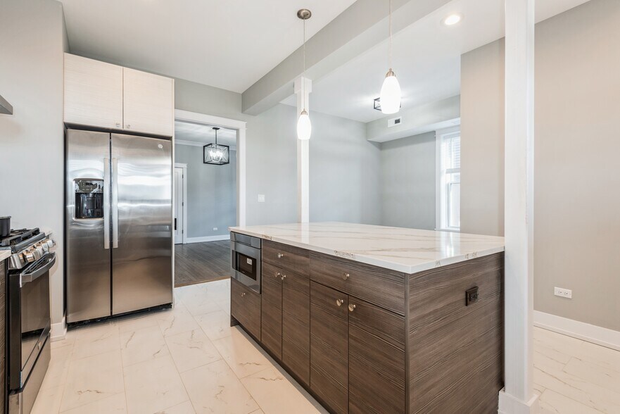 More Photos Of 1535 W Estes Ave, Chicago Multifamily For Sale