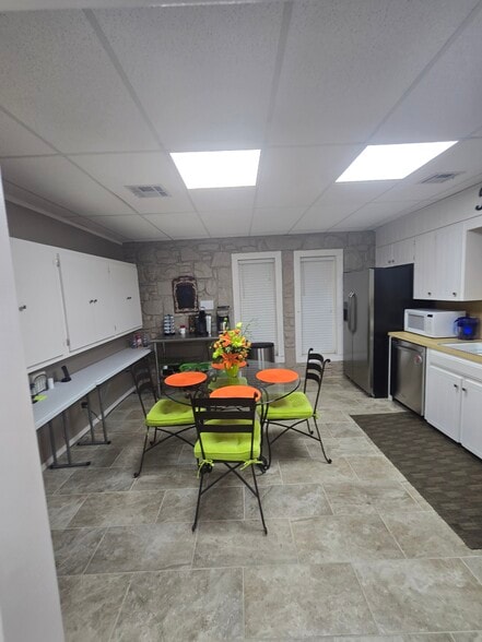 More Photos Of 214 Elm Pl, Broken Arrow Office For Sale