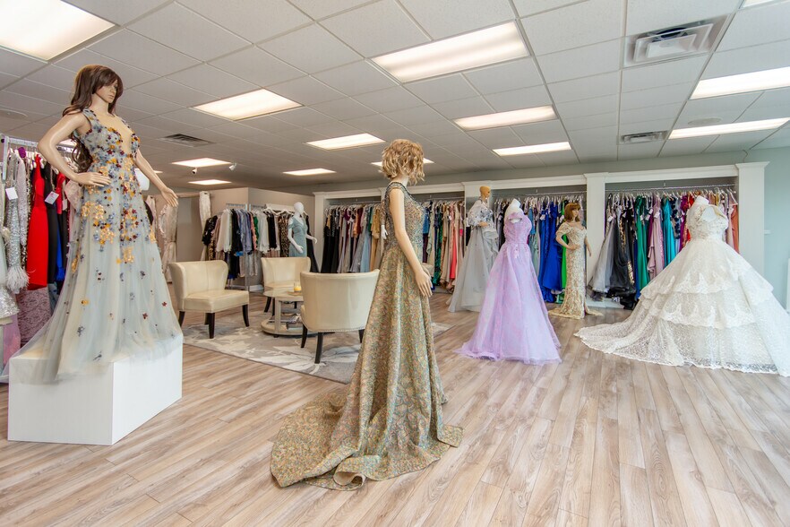 More Photos Of 8070-8078 21 Mile Rd, Shelby Township Office For Lease