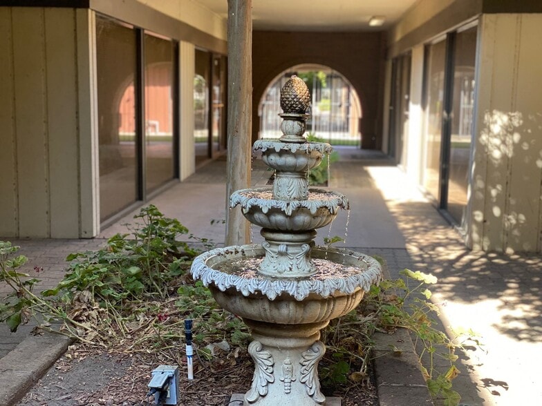 More Photos Of 5070 N 6th St, Fresno Office For Lease