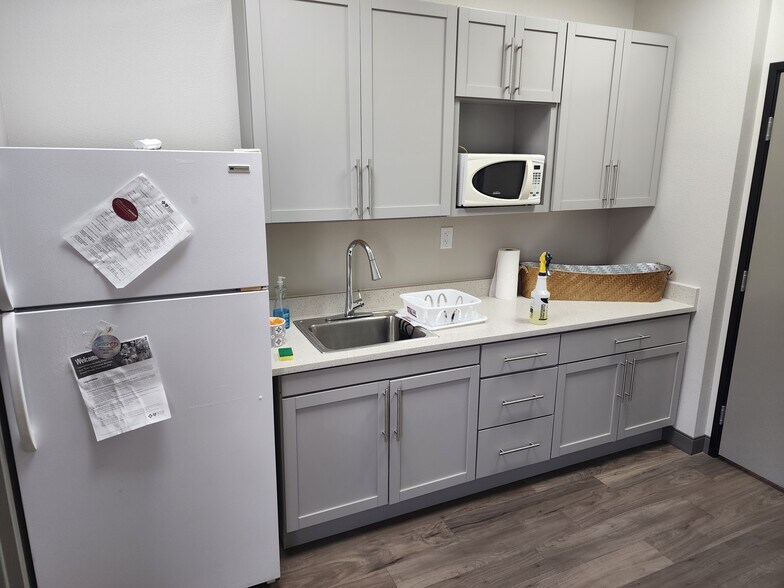 More Photos Of 1600 W Sunset Rd, Henderson Medical For Lease