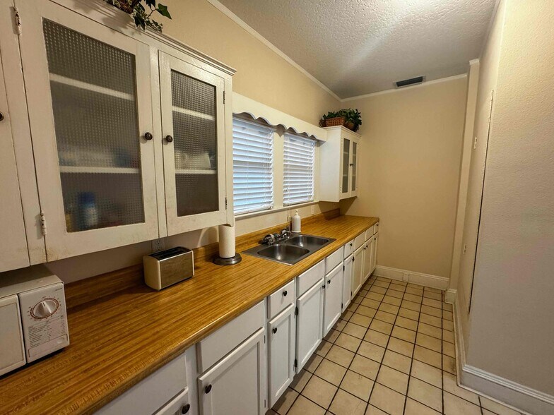 More Photos Of 2691 W Fairbanks Ave, Winter Park Office For Sale