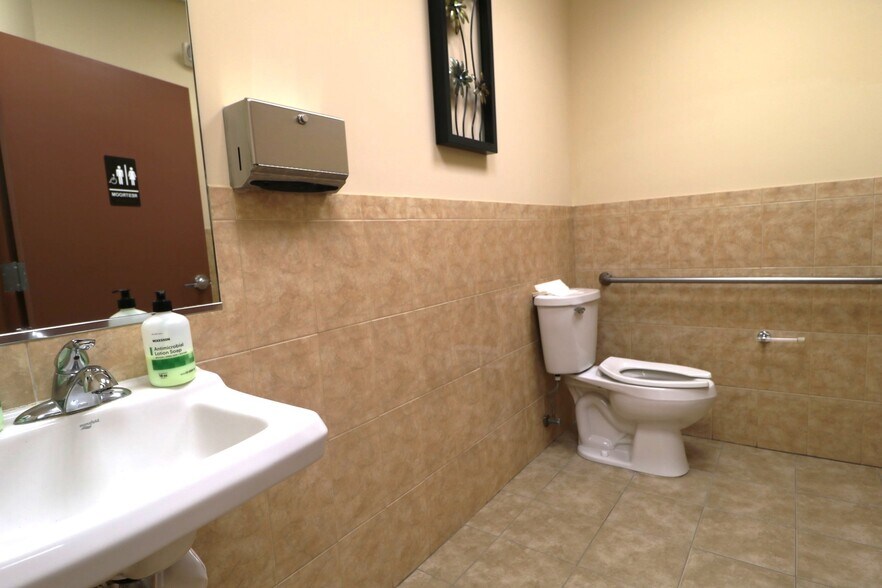 More Photos Of 1167 McBride Ave, Woodland Park Medical For Lease