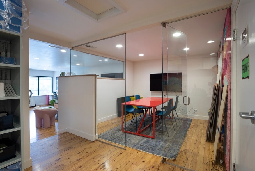 More Photos Of 2337 SE Ankeny St, Portland Office For Sale