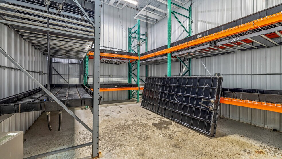 More Photos Of 106 E Smith St, Iron Mountain Distribution For Sale