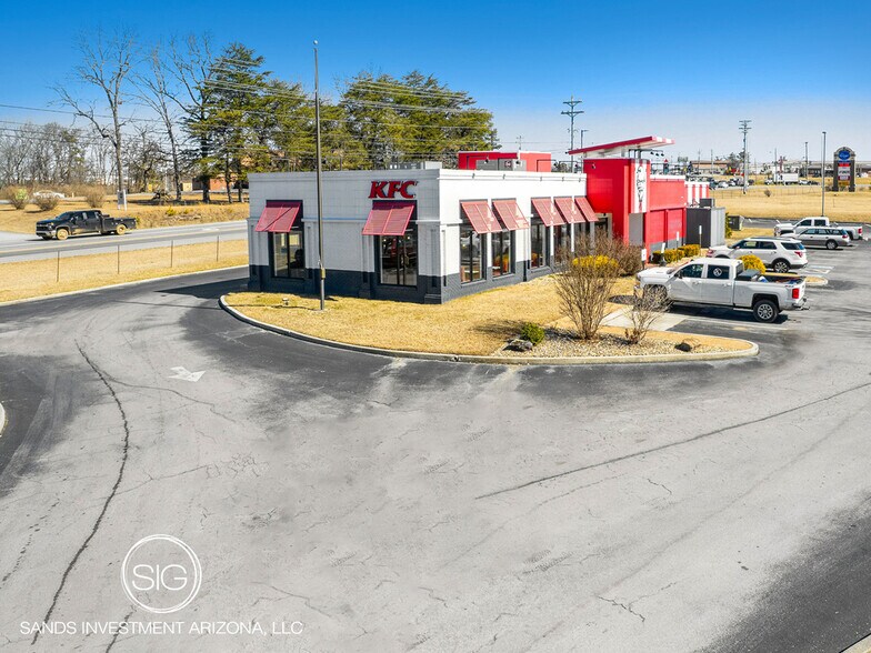 Primary Photo Of 410 Highland Sq, Crossville Fast Food For Sale