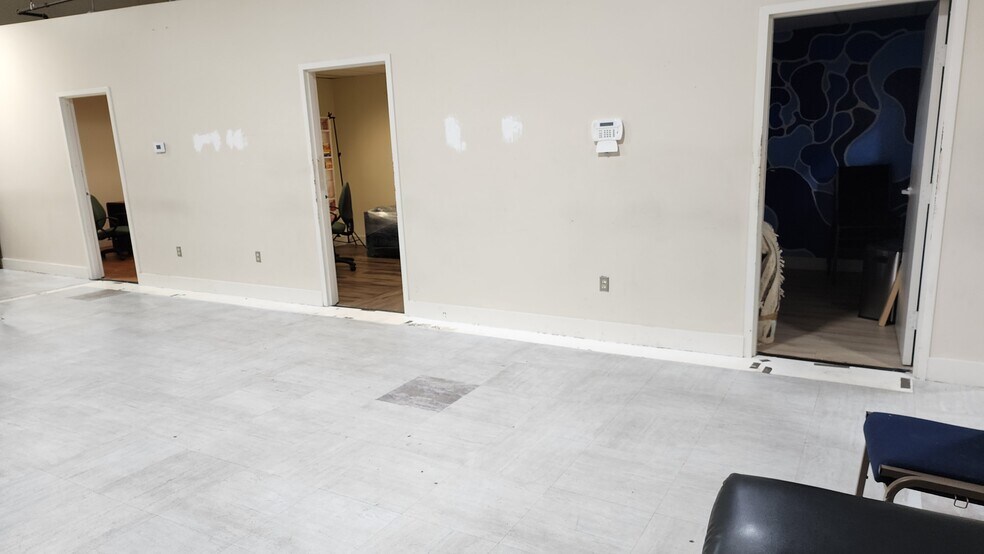 More Photos Of 1425 Ellsworth Industrial Dr, Atlanta General Retail For Lease