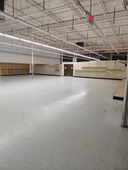 More Photos Of 970 N Colony Rd, Wallingford General Retail For Lease