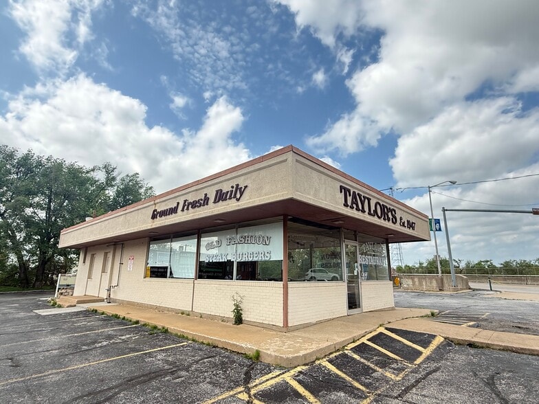 More Photos Of 139 Memorial Plz, Springfield Restaurant For Sale