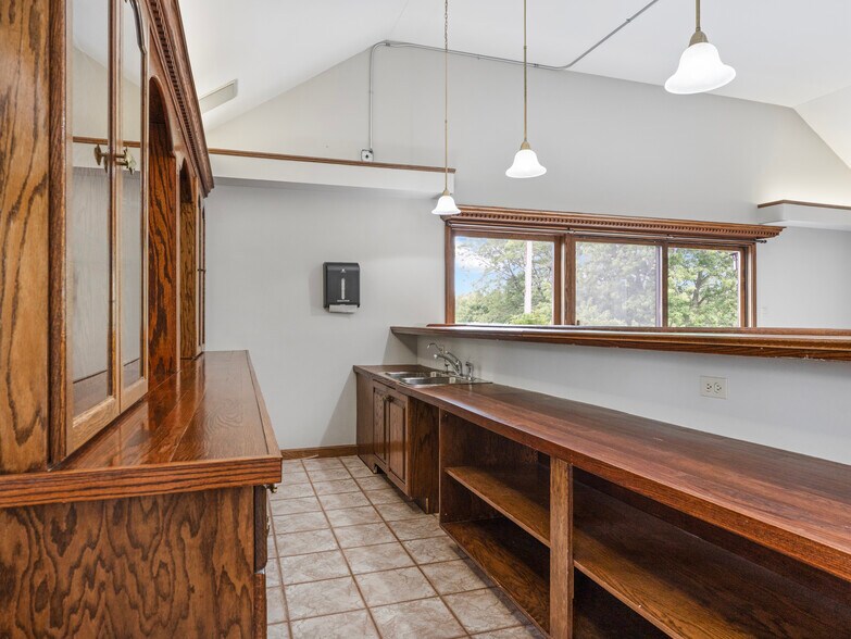 More Photos Of 22660 S Harlem Ave, Frankfort Flex For Sale