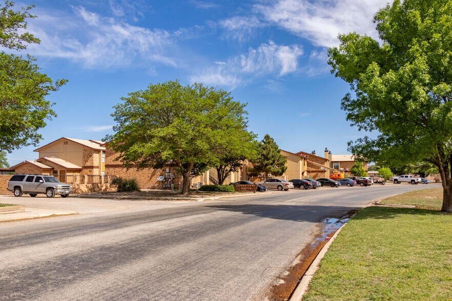 More Photos Of 1102 Sherman Ave, Levelland Apartments For Sale