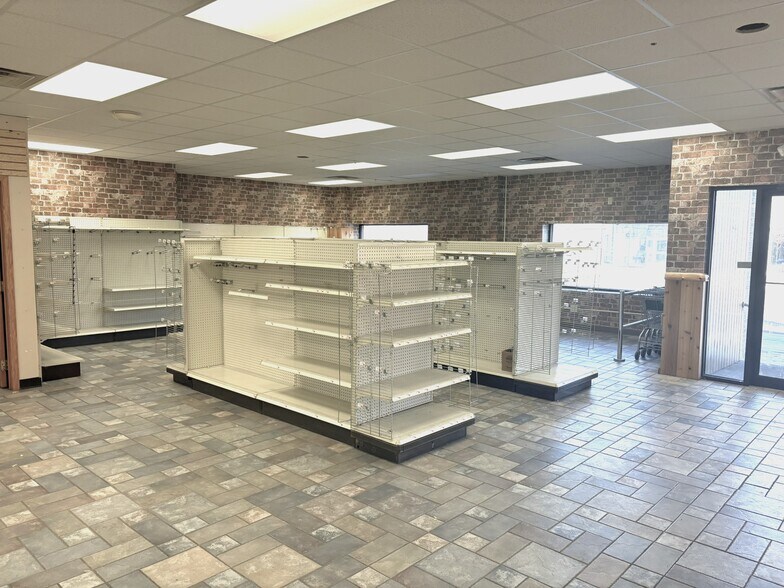 More Photos Of 601 Minnesota Ave, Walker General Retail For Lease