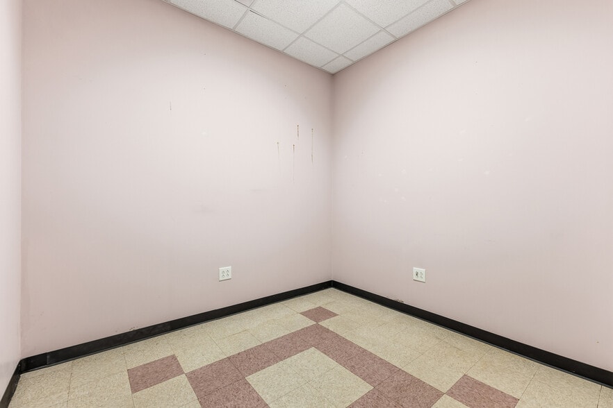 More Photos Of 45 Old Peachtree Rd NE, Suwanee General Retail For Lease