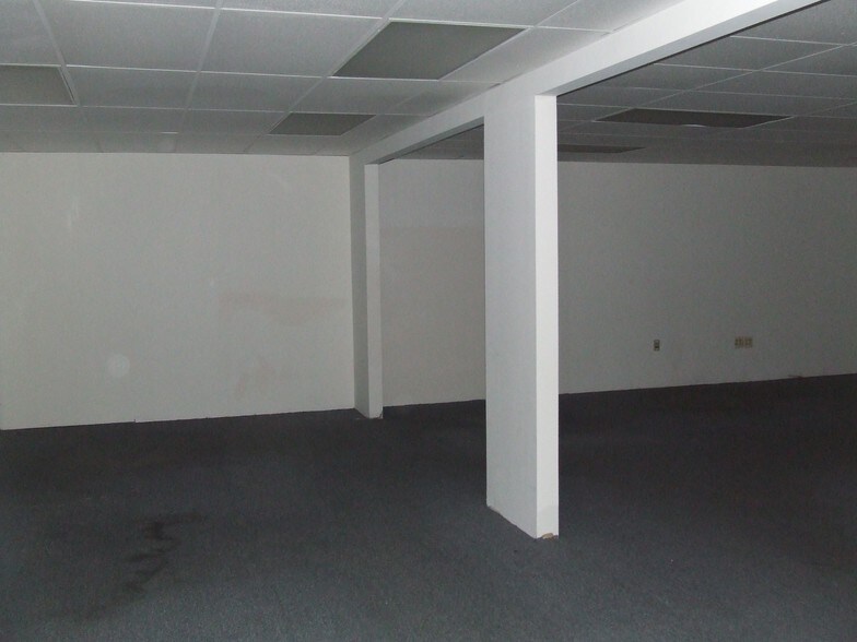 More Photos Of 876 N Lenola Rd, Moorestown Warehouse For Lease