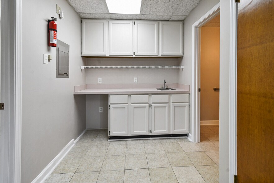 More Photos Of 3938 Sunbeam Rd, Jacksonville Medical For Lease