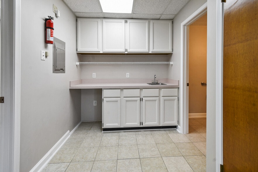 More Photos Of 3938 Sunbeam Rd, Jacksonville Medical For Sale