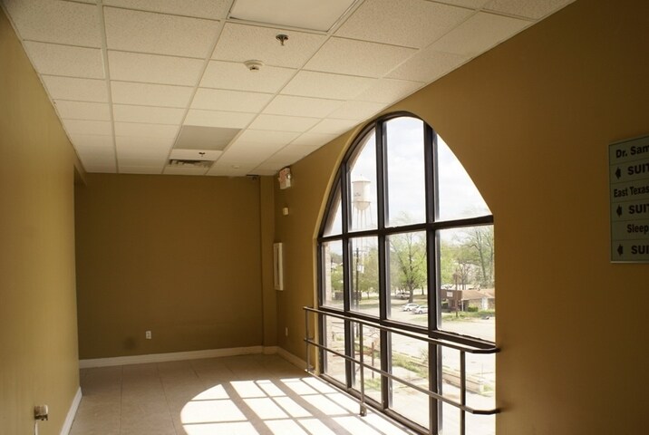 More Photos Of 203 N College Ave, Cleveland Medical For Sale