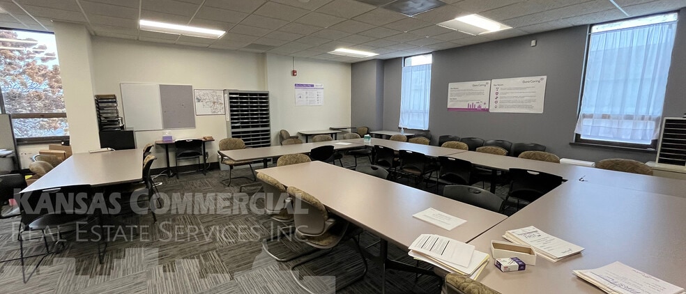 More Photos Of 901 NE River Rd, Topeka Warehouse For Lease