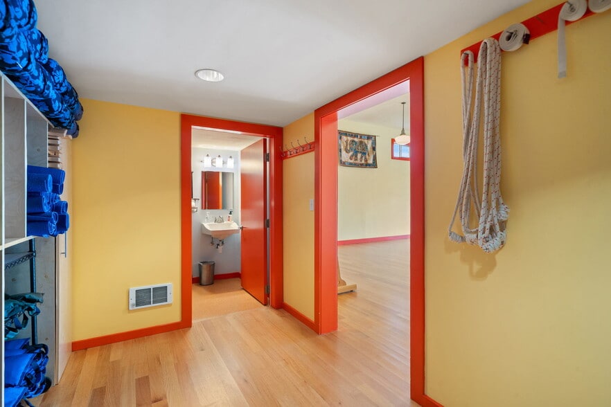 More Photos Of 710 S Lincoln St, Port Angeles General Retail For Sale