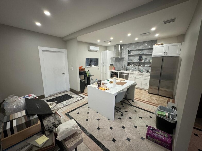 More Photos Of 4800 Astoria Blvd, Astoria Manufacturing For Sale