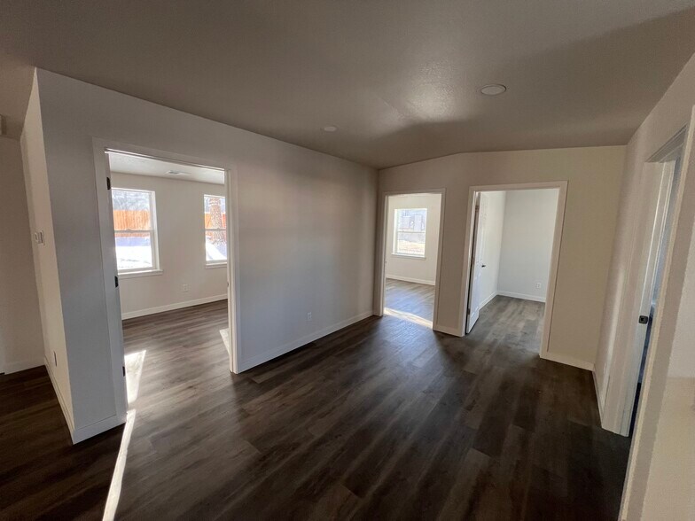 More Photos Of 2322/2326 North Lincoln Ave, Loveland Industrial For Sale