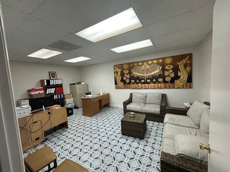 More Photos Of 4239 N 40th Ave, Phoenix Warehouse For Lease