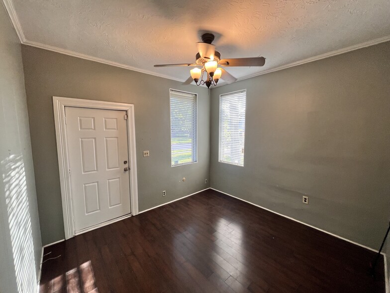 More Photos Of 2474 Broadway, Beaumont Medical For Sale