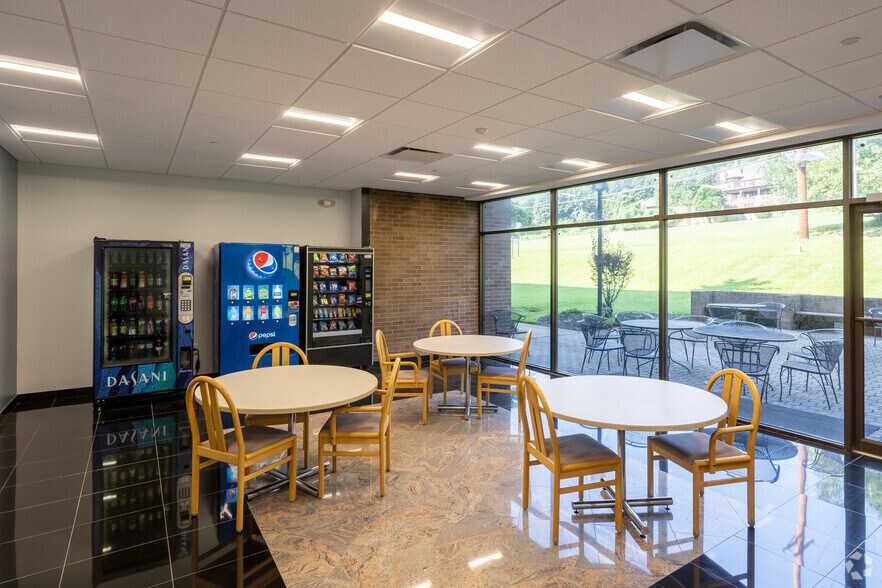 More Photos Of 690 Kinderkamack Rd, Oradell Medical For Lease