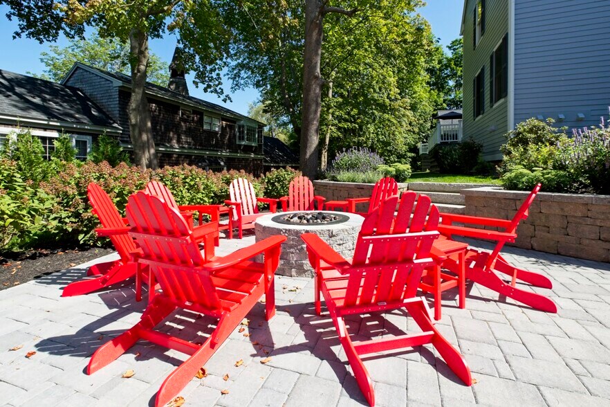 More Photos Of 72 Elm St, Camden Hospitality For Sale