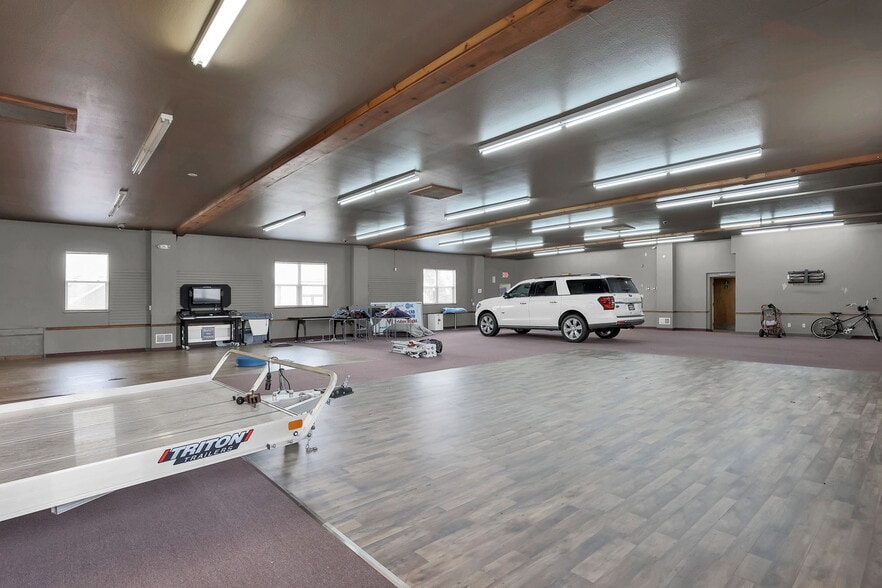 More Photos Of 955 N Main St, Urbana Showroom For Sale