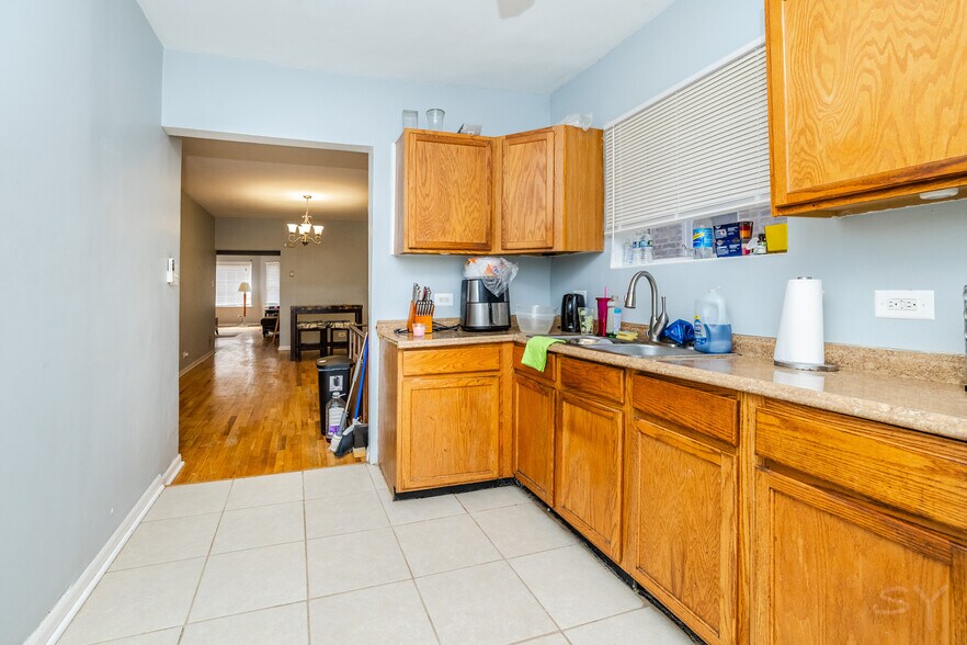 More Photos Of 7751 S Phillips Ave, Chicago Industrial For Sale