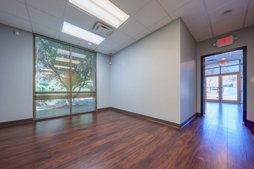 More Photos Of 4275 Johns Creek Pky, Suwanee Unknown For Lease