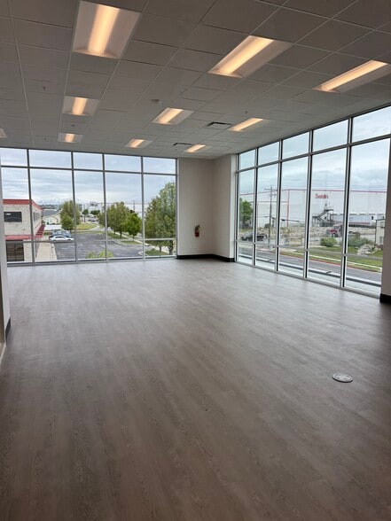 More Photos Of 235 Sugar St, Layton Industrial For Lease