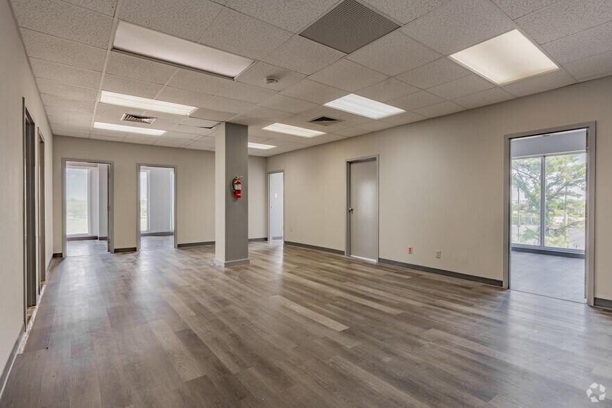 More Photos Of 3385 Airways Blvd, Memphis Office For Sale