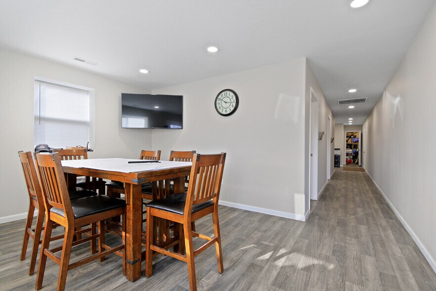 More Photos Of 1010 W Buchanan St, California Freestanding For Sale