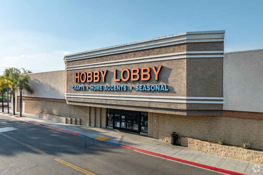 More Photos Of 2200 W Florida Ave, Hemet Unknown For Lease