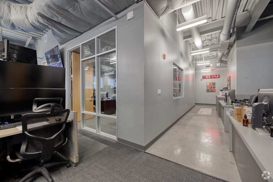 More Photos Of 12515 Research Blvd, Austin Unknown For Lease