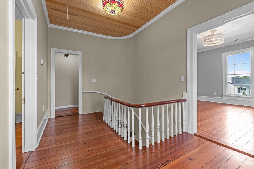 More Photos Of 202 W Main St, Sanford Office Residential For Lease