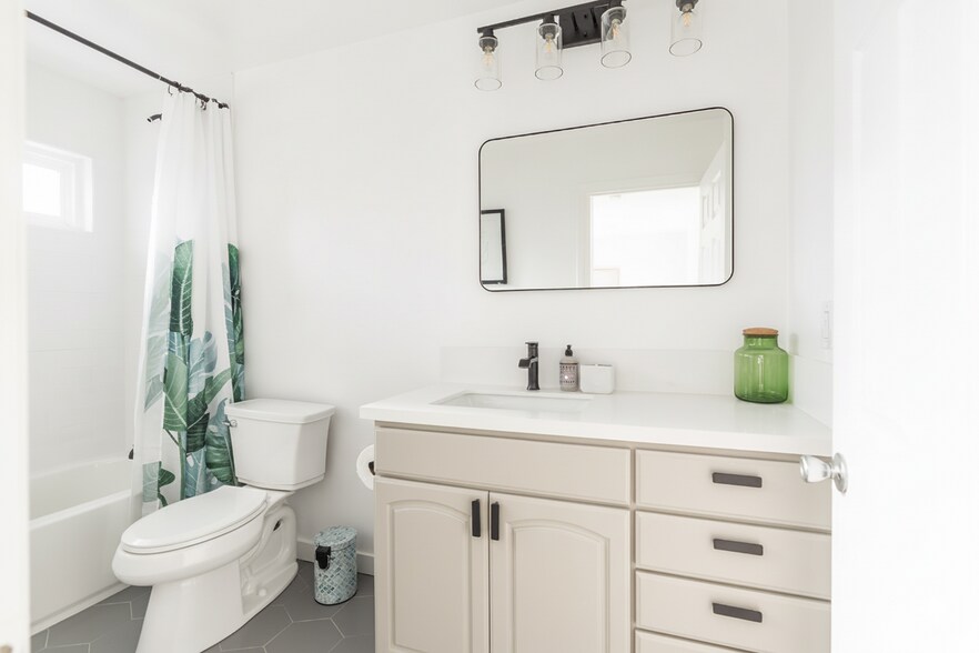 More Photos Of 4851-4855 Narragansett Ave, San Diego Apartments For Sale