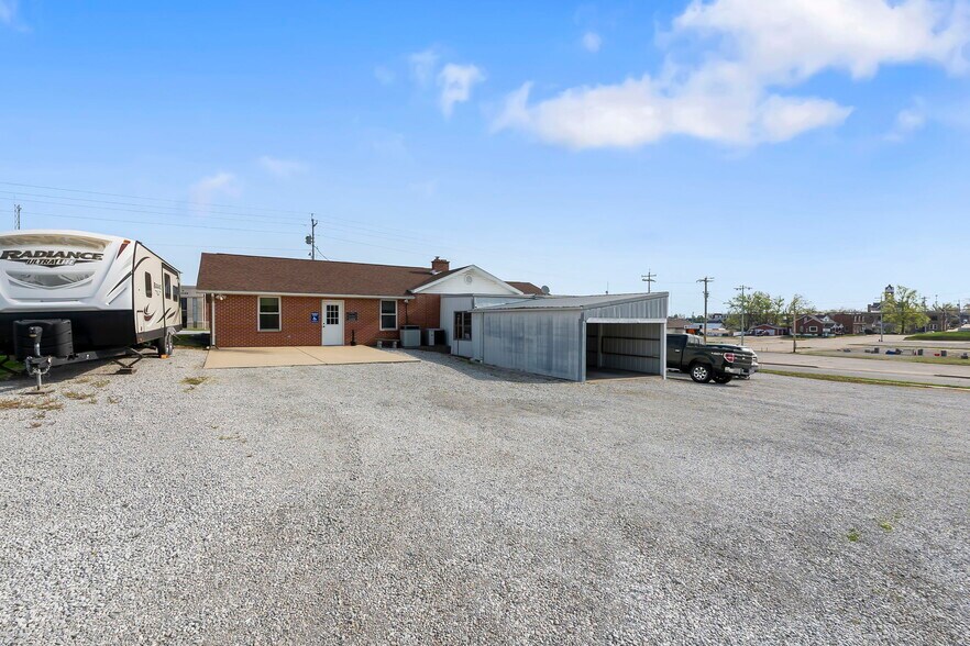 More Photos Of 407 W Saint Joseph St, Perryville Office For Sale