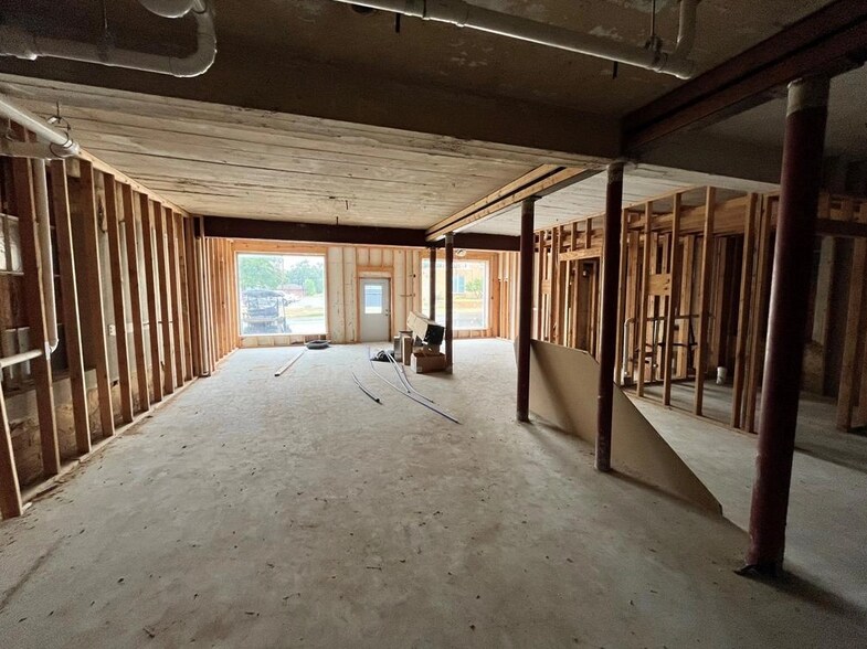 More Photos Of 311 S Locust St, Denton Freestanding For Lease