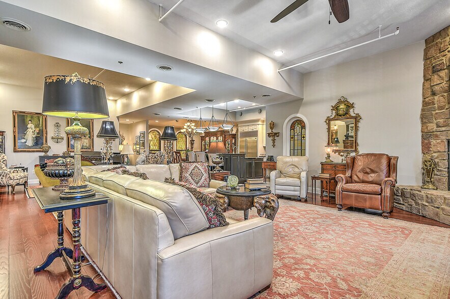 More Photos Of 220 Broad St, Kingsport Flex For Sale