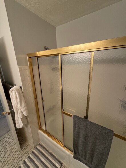 More Photos Of 1400 Ranchland Dr, Mayfield Heights Apartments For Sale