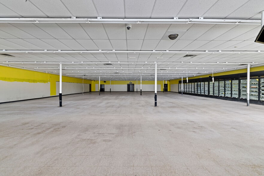 More Photos Of 301-303 N George St, Goldsboro Storefront For Lease